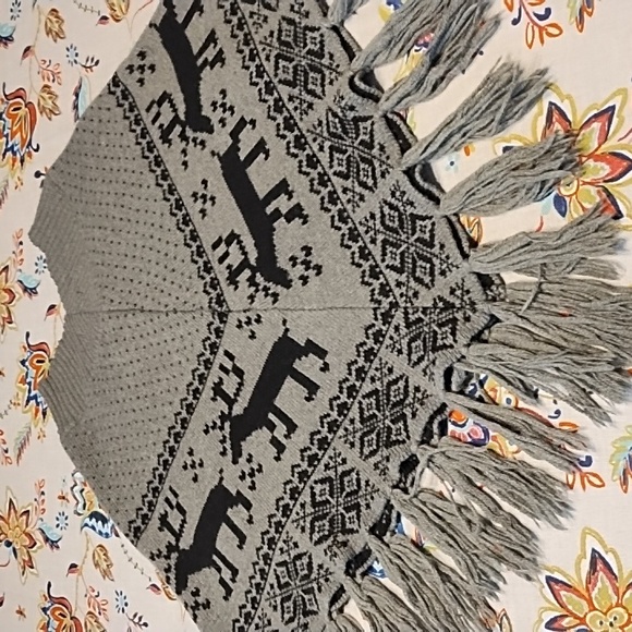 Steve Madden Wool Blend OSFA Poncho - Picture 5 of 5